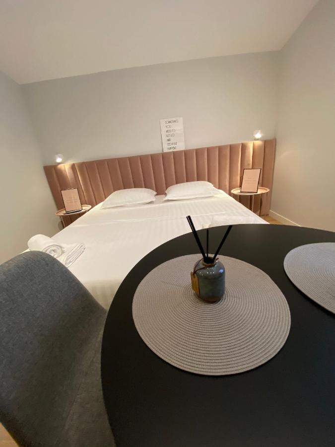 Living Studio Apartments Tiranë Ngoại thất bức ảnh