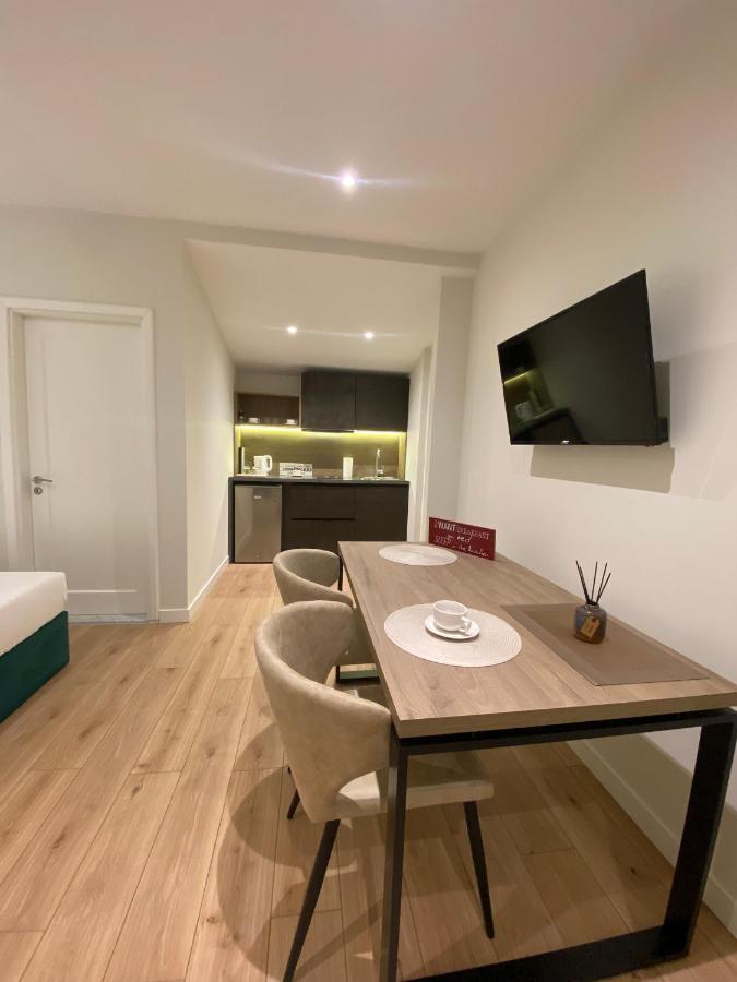 Living Studio Apartments Tiranë Ngoại thất bức ảnh