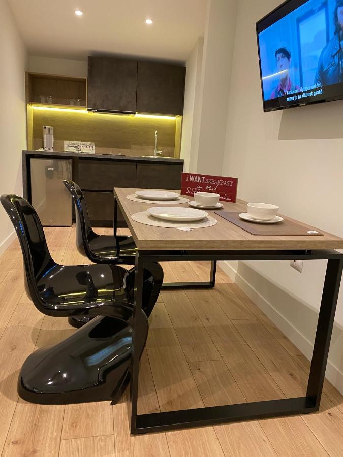 Living Studio Apartments Tiranë Ngoại thất bức ảnh