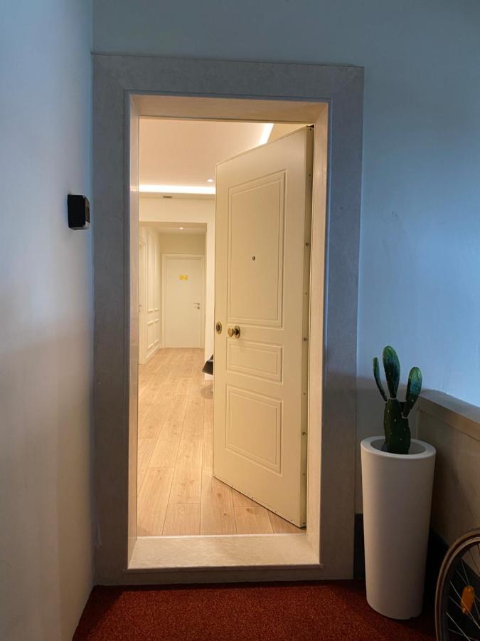 Living Studio Apartments Tiranë Ngoại thất bức ảnh