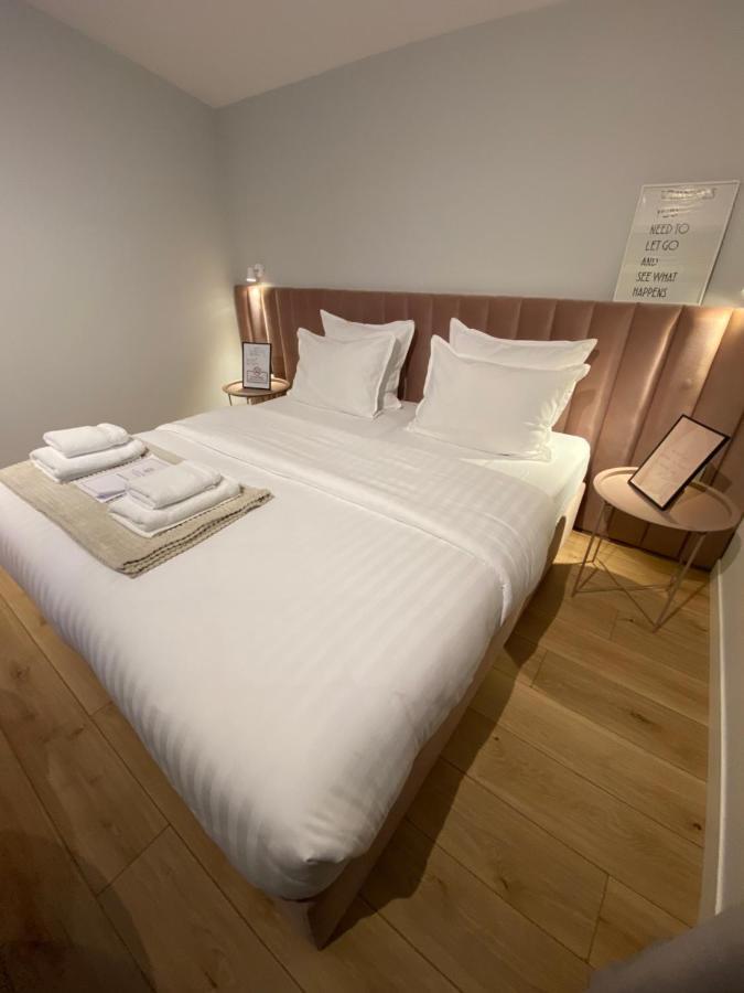 Living Studio Apartments Tiranë Ngoại thất bức ảnh